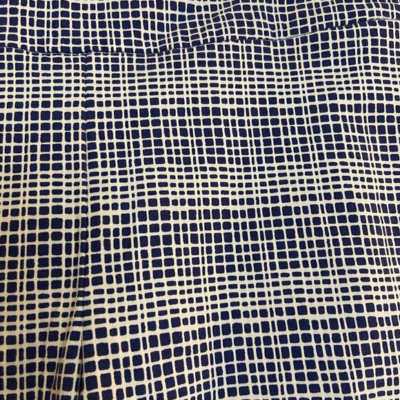 J. McLaughlin Women's Size 4 Blue and White Print Maisie Pull-On Ankle Pants - Picture 7 of 11